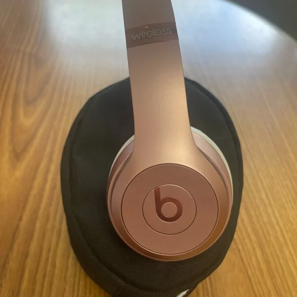 Beats Solo headphones! Rose gold with case and charger. Wireless!